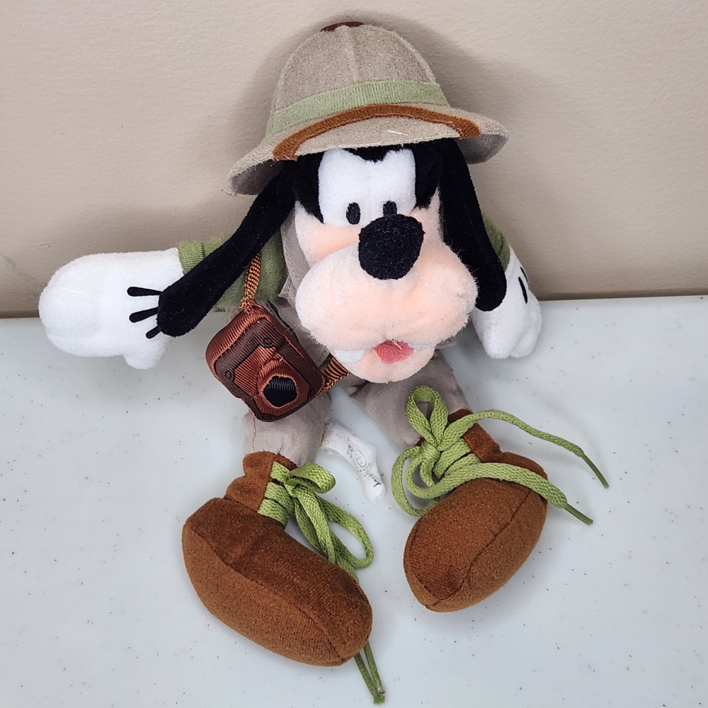 Walt Disney World Animal Kingdom Safari Goofy Plush